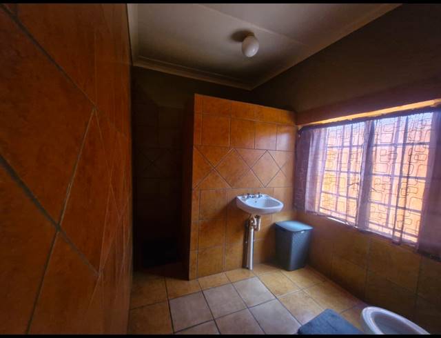 7 BEDROOM GUEST HOUSE FOR SALE IN DIBENG